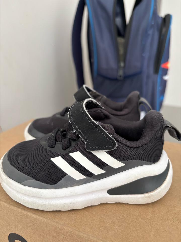 Кроссовки adidas