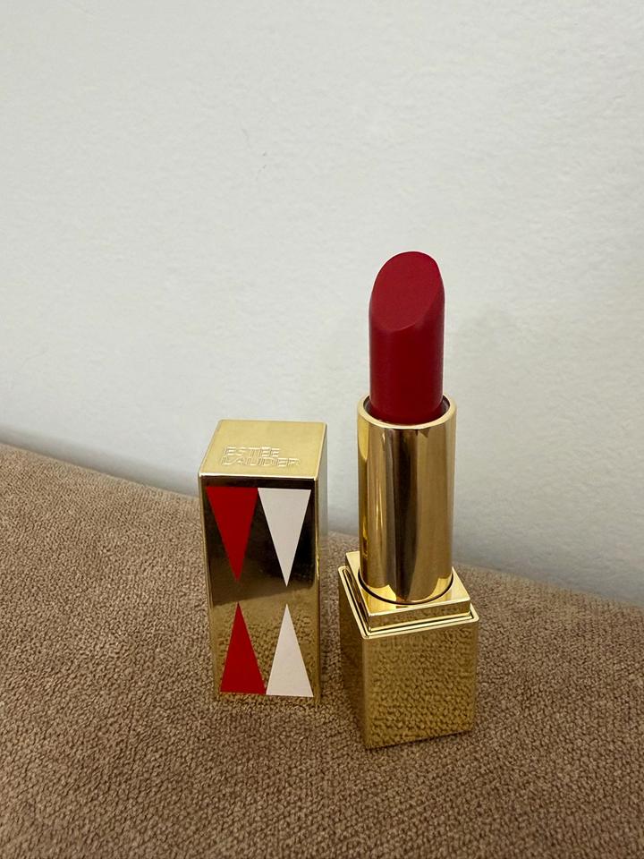 Estée Lauder Помада Estee Lauder