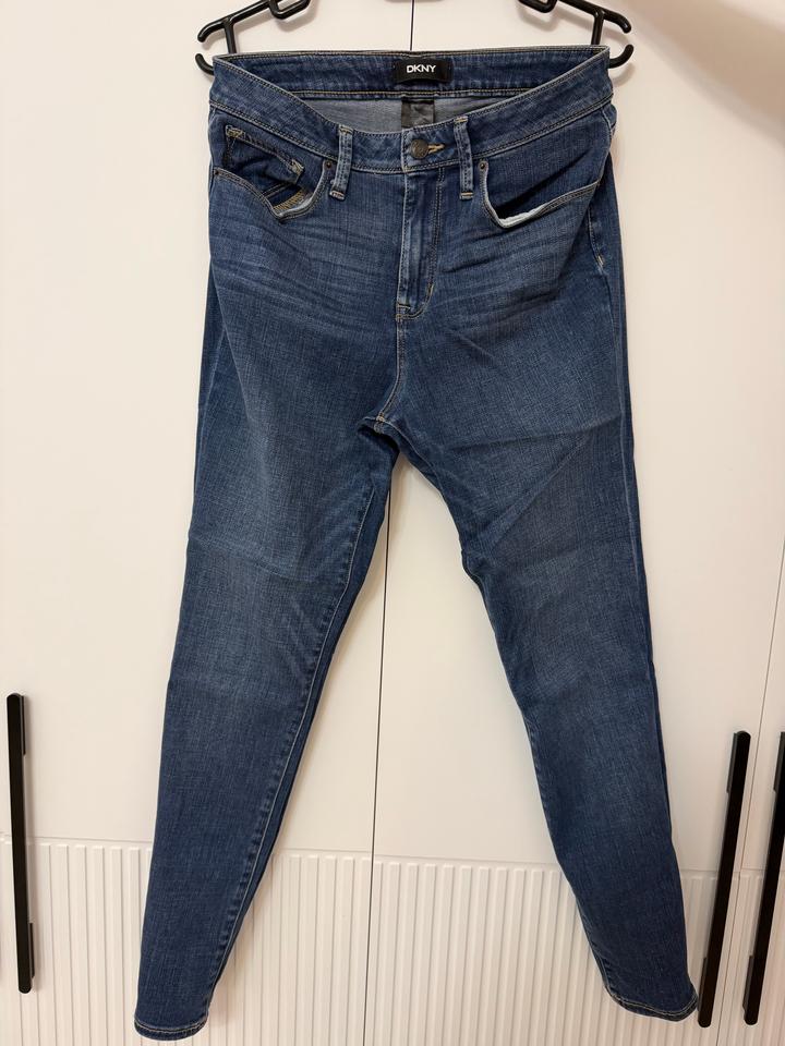 DKNY
