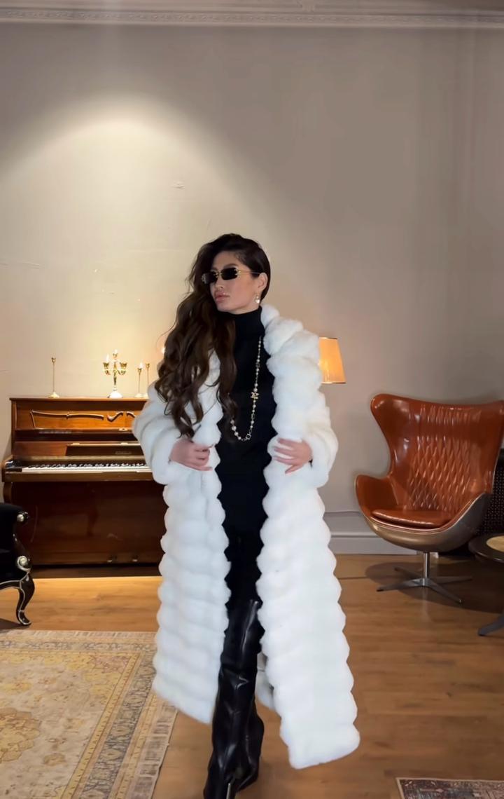 Длинная шуба из искусственного меха