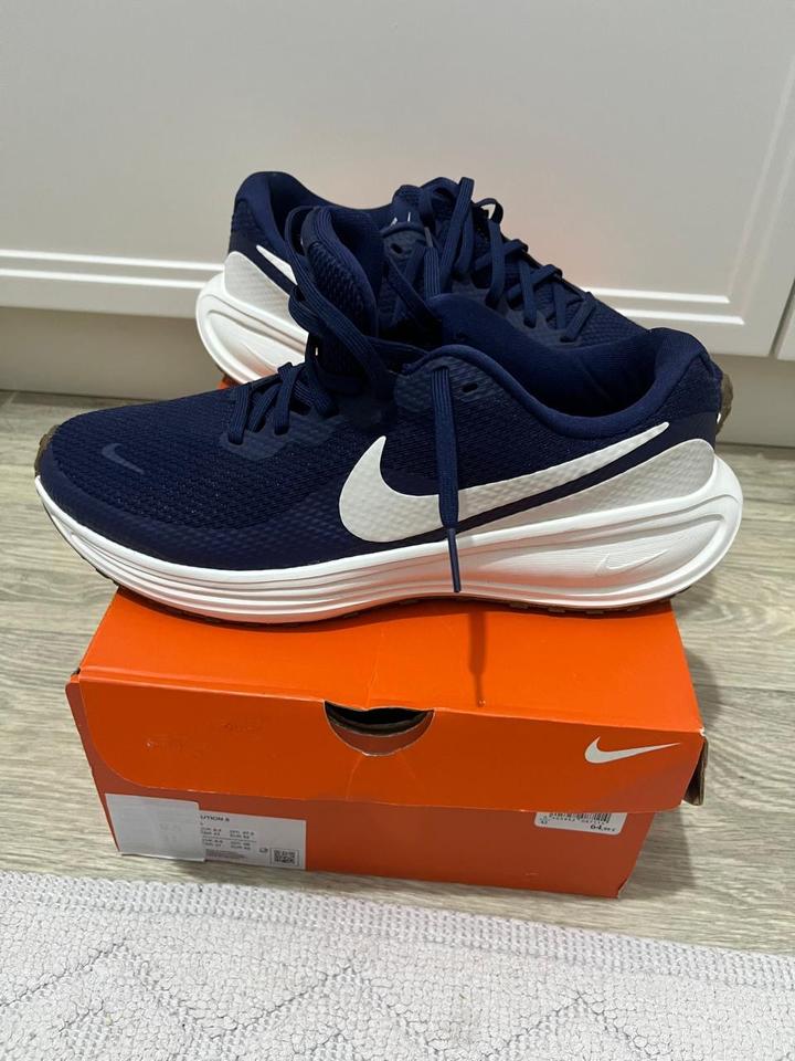 Кроссовки Nike Revolution 8