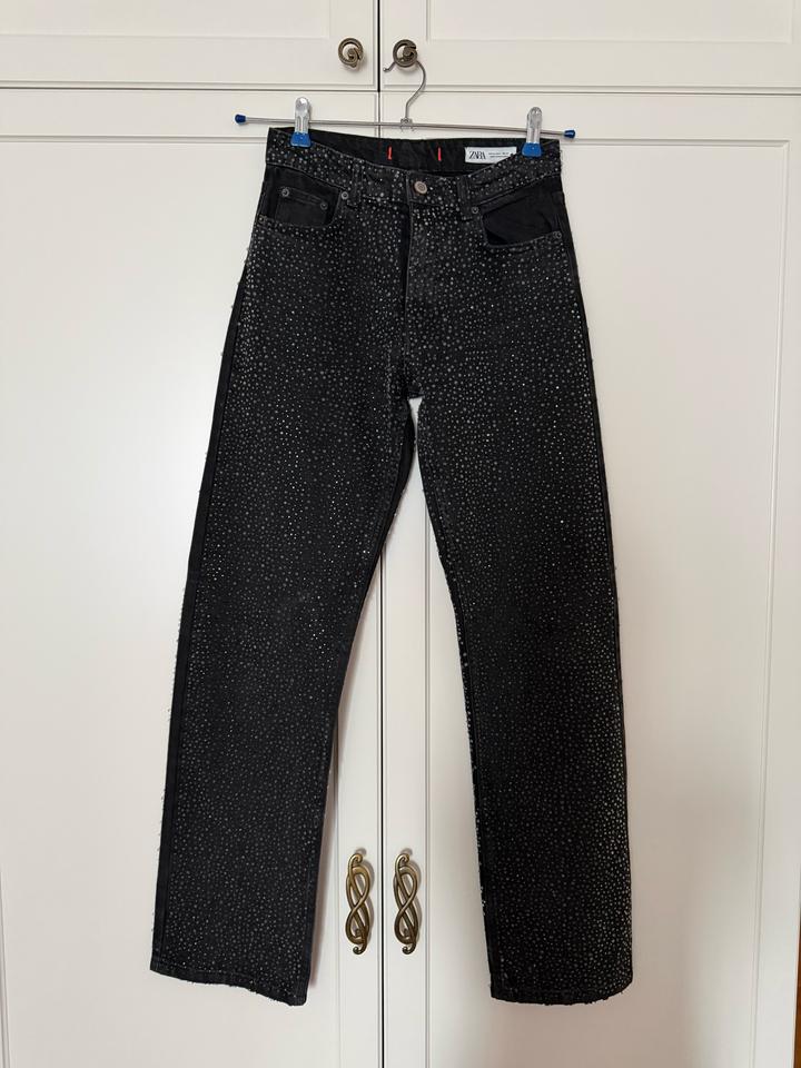 Джинсы ZARA со стразами