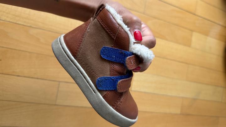 UGG