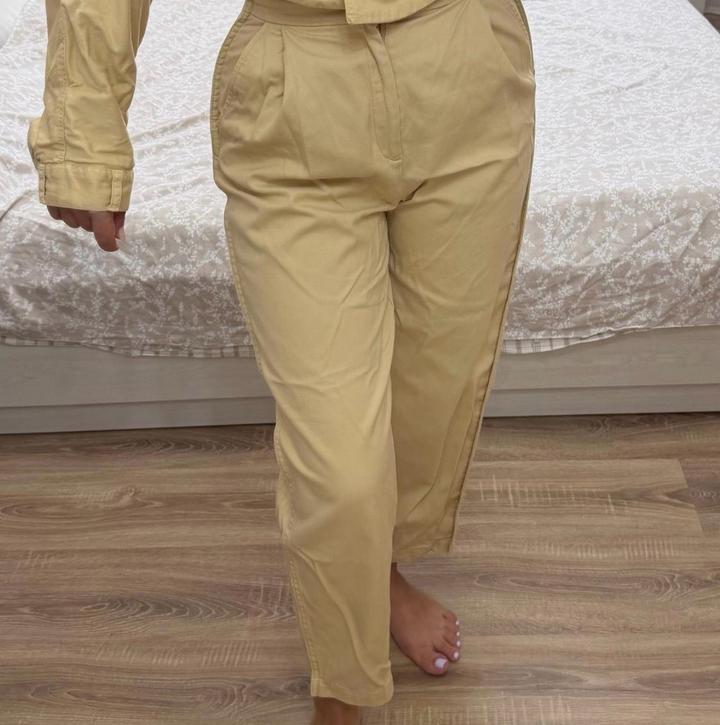 Брюки с защипами Zara