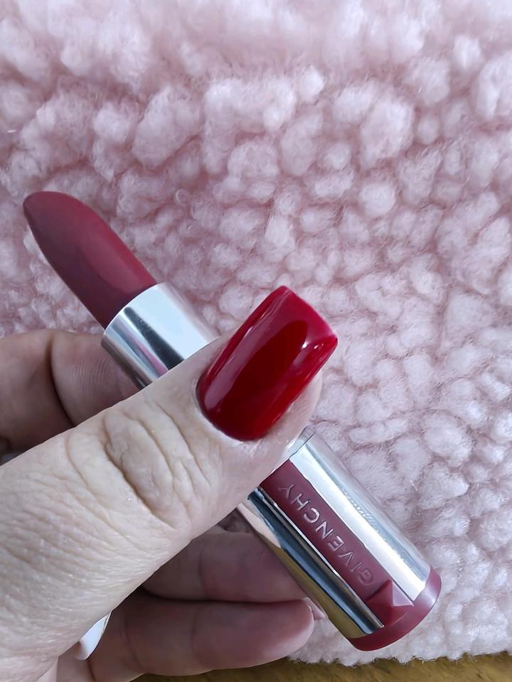 Givenchy Продам помаду