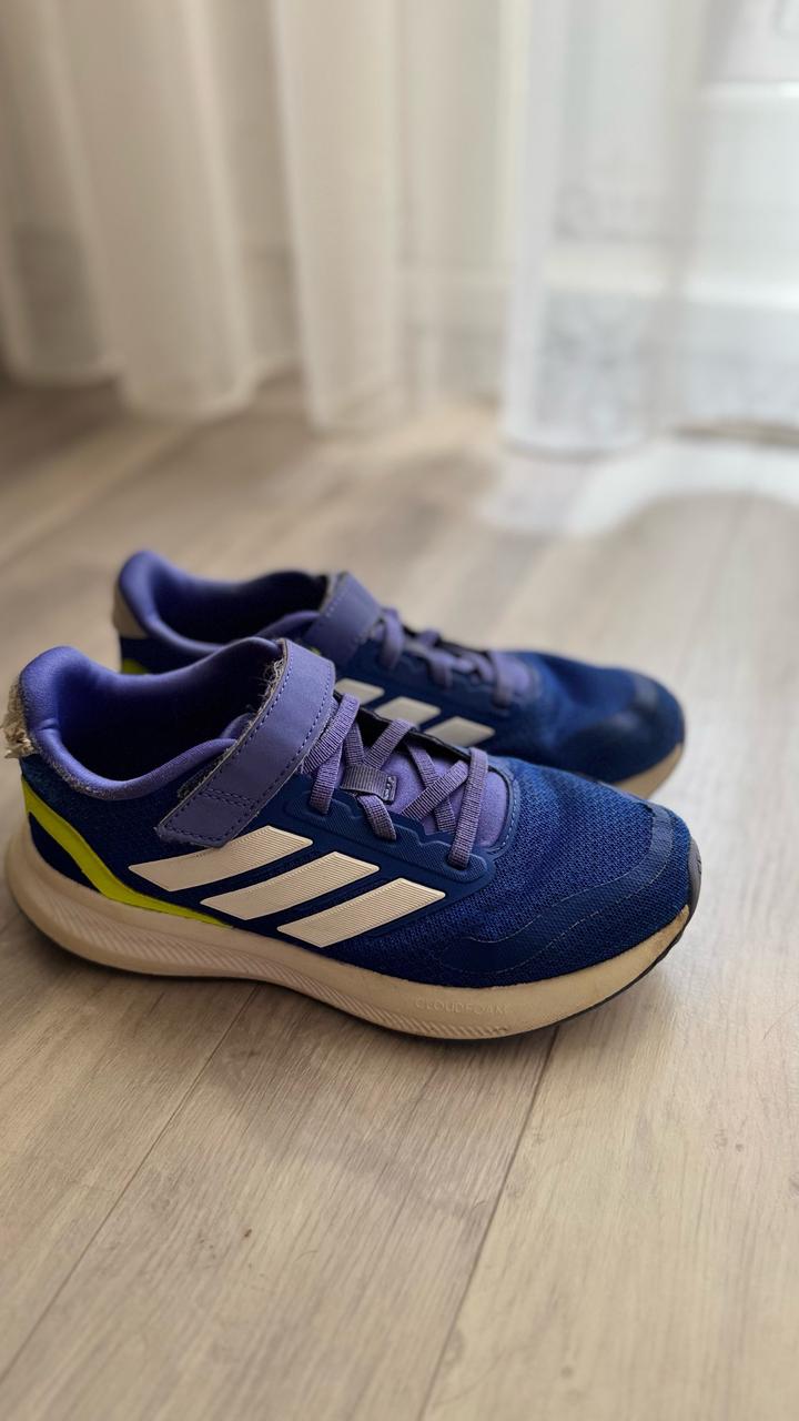 Кроссовки adidas