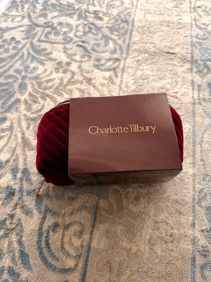 Косметичка Charlotte Tilbury