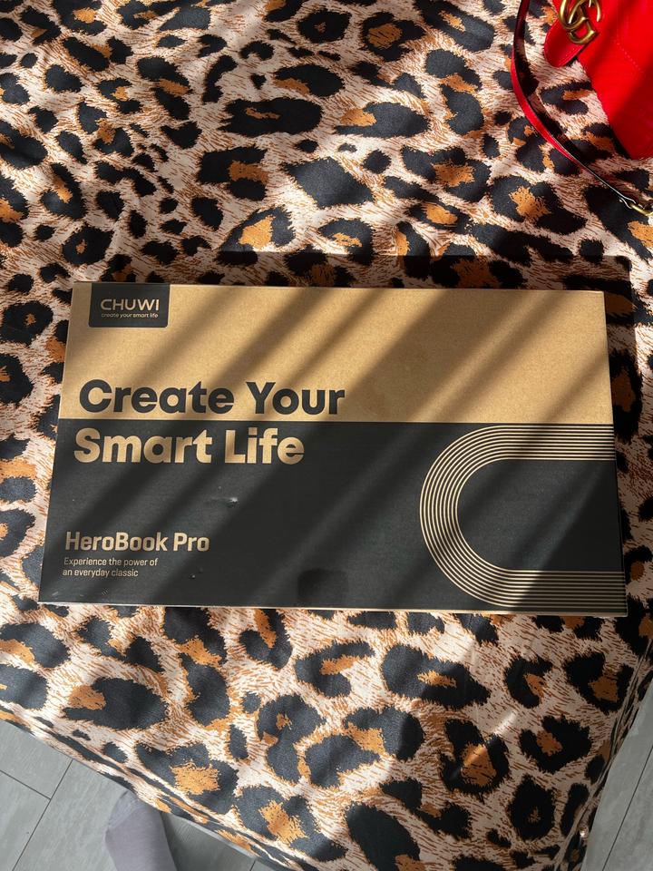 chuwi Новый запечатанный ноутбук Herobook pro на 256гб