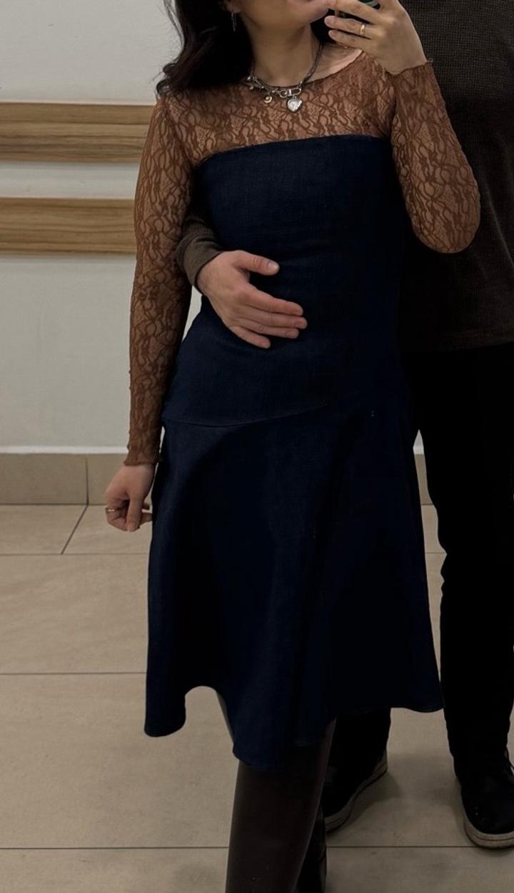 Zara Платьем из денима,