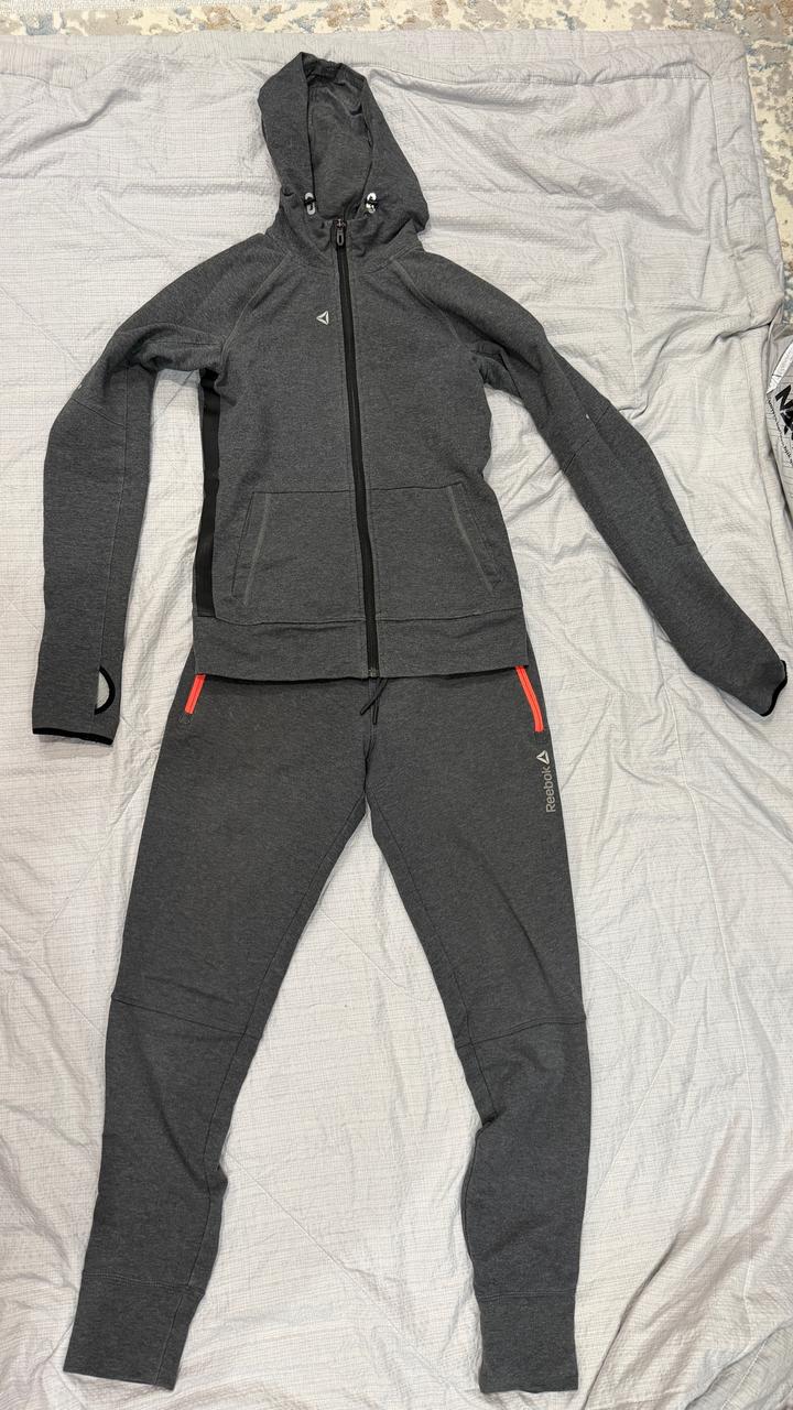Спортивный костюм Reebok