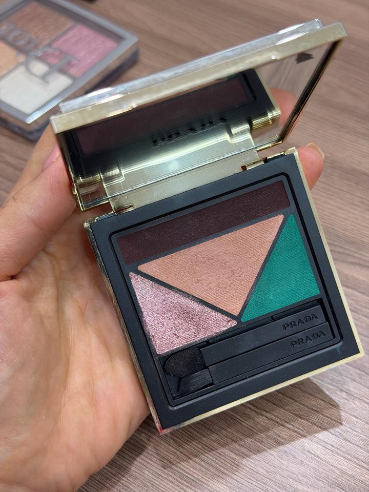 Палетка теней Prada
