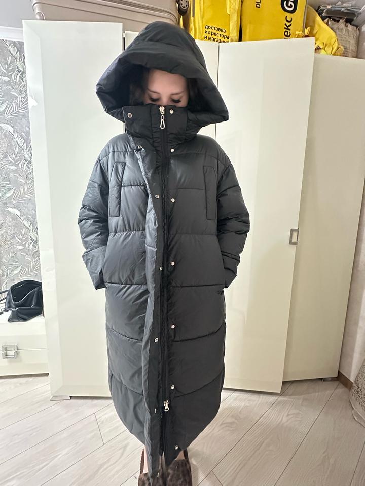 Длинный пуховик с капюшоном