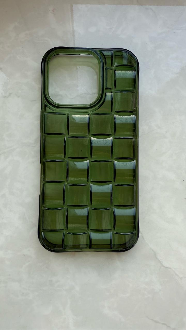 Чехол на iPhone 16 pro