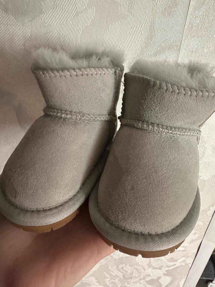 UGG