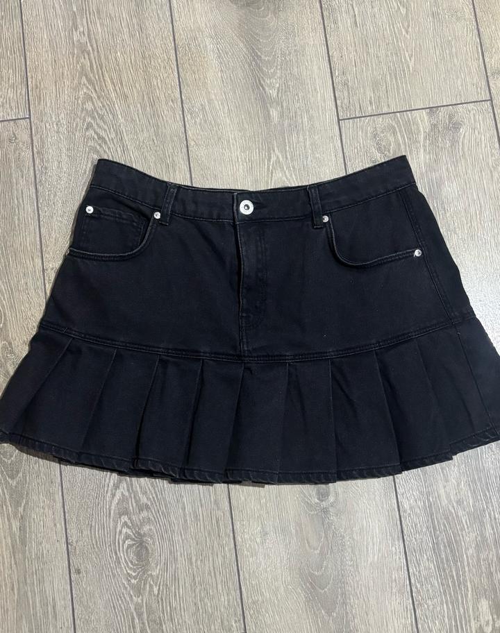 Bershka Черная джинсовая юбка в складку
