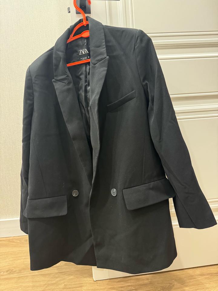 Черный пиджак Zara