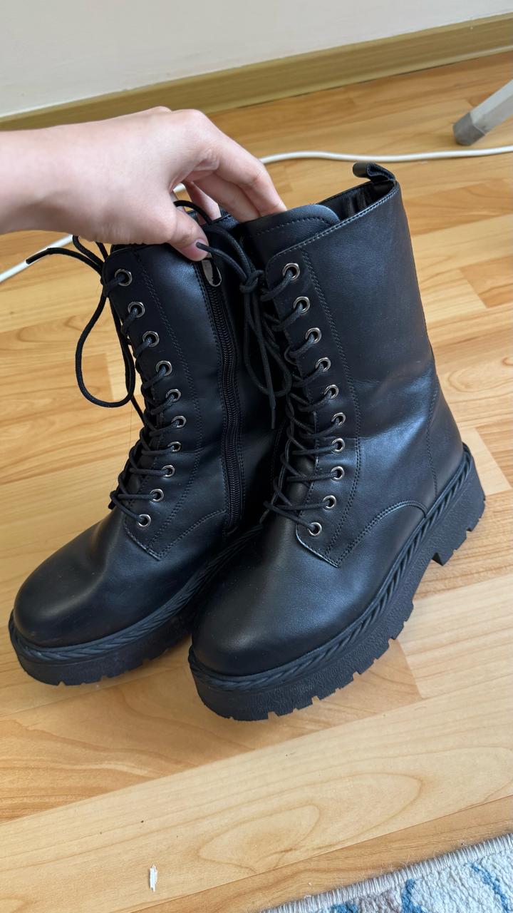 Женские ботинки