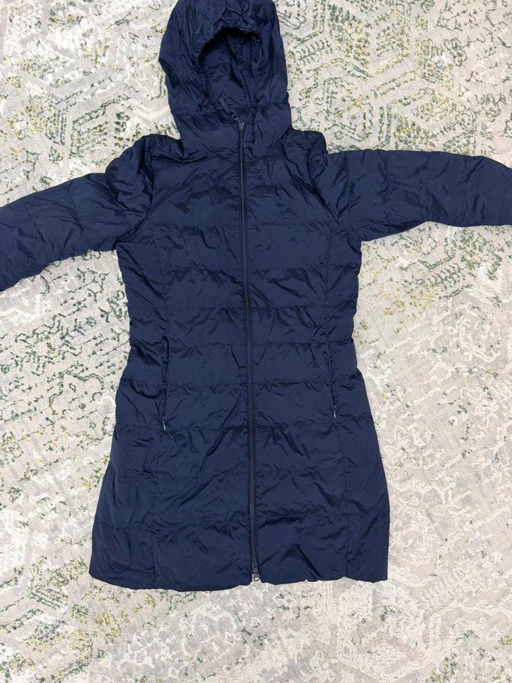 Uniqlo Продам лёгкую курточку на весну
