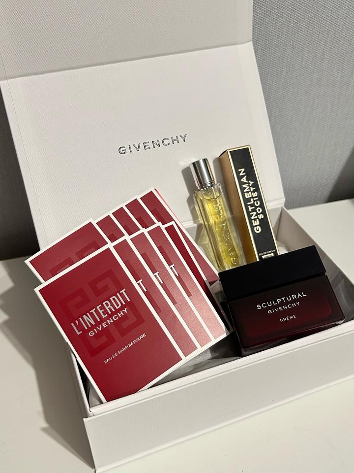 Набор Givenchy с кремом для лица и парфюмом