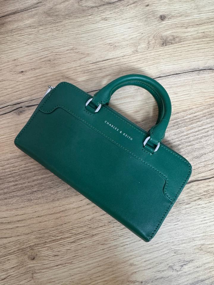 Кошелек Charles & Keith