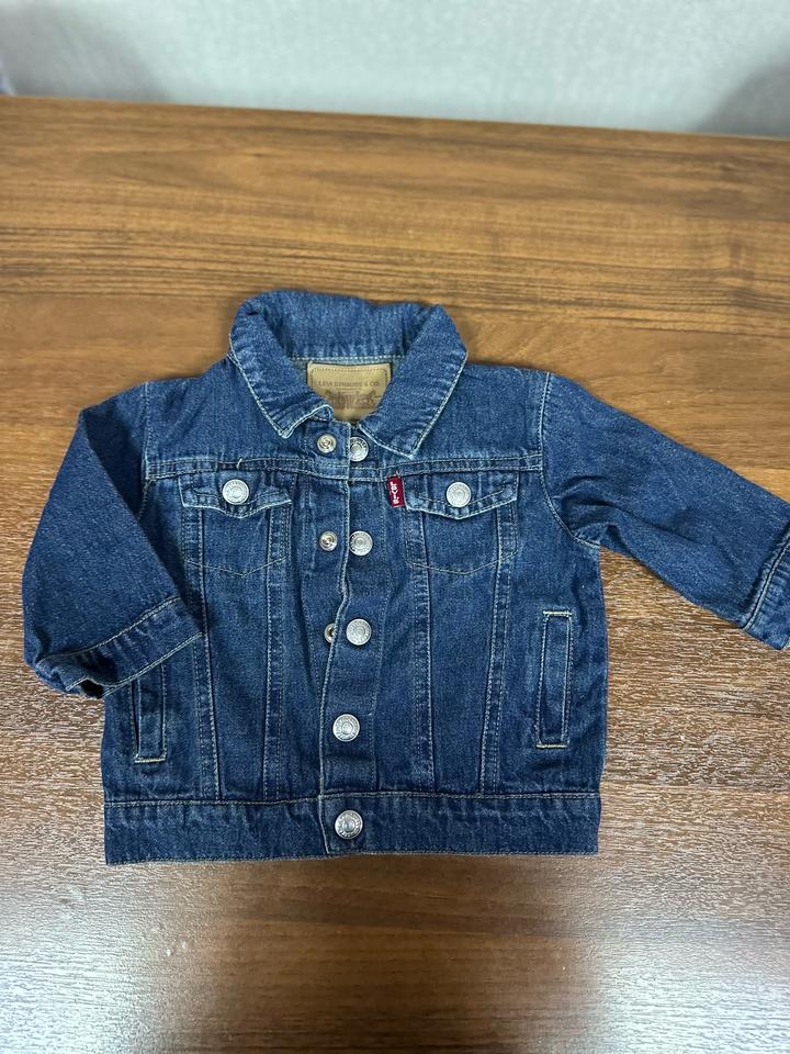 Levi's