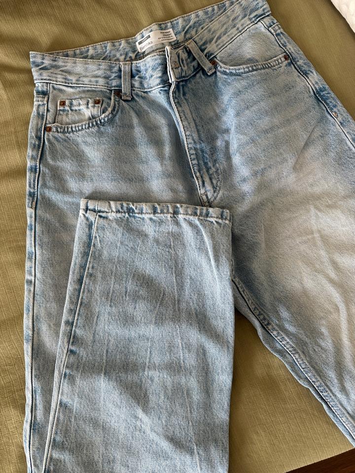 Джинсы Bershka
