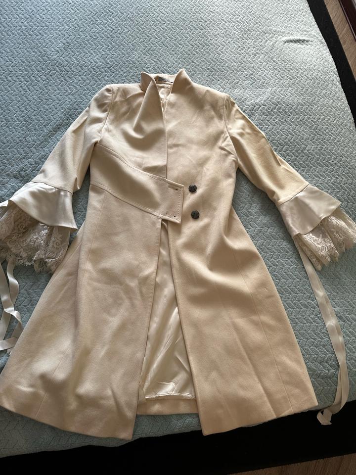 Белое пальто Teresa Tardia из 100% натуральной шерсти (Virgin wool).