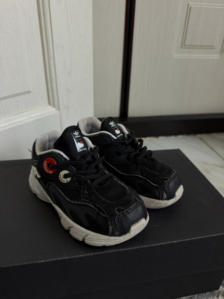Кроссовки Adidas детские черно-белые