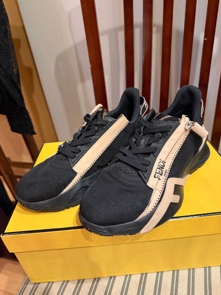 Оригинал купленные в Dubai mall с чеком новые кроссовки Fendi Flow