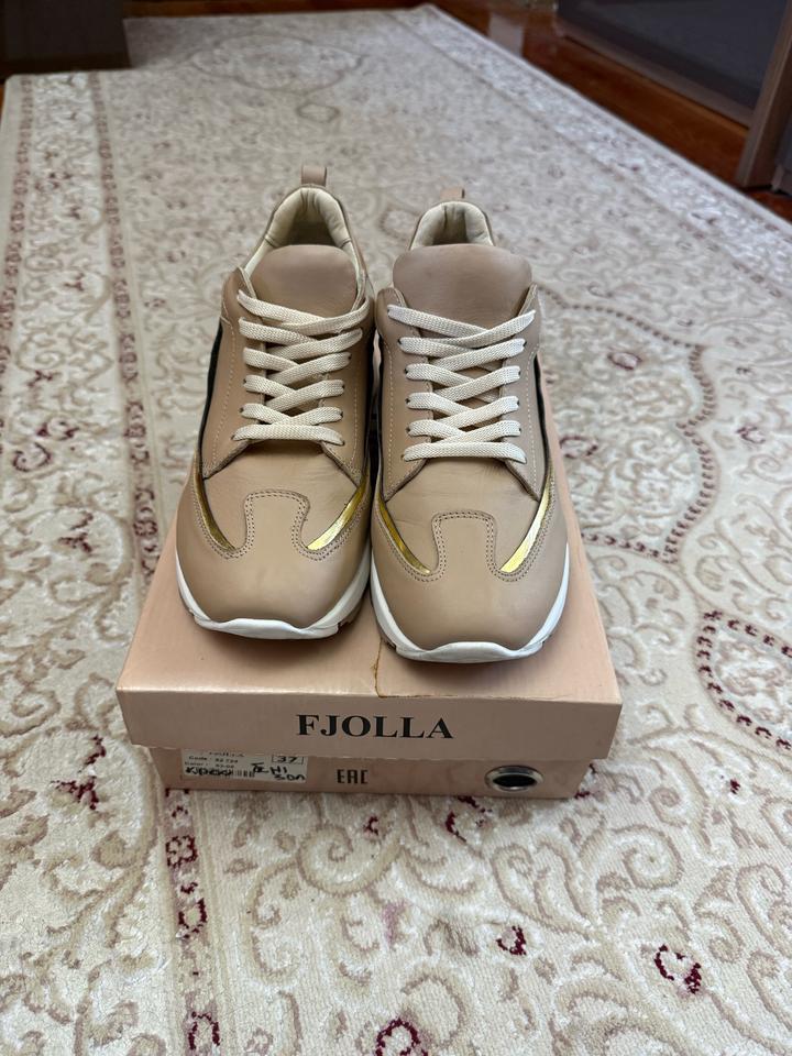 fjolla