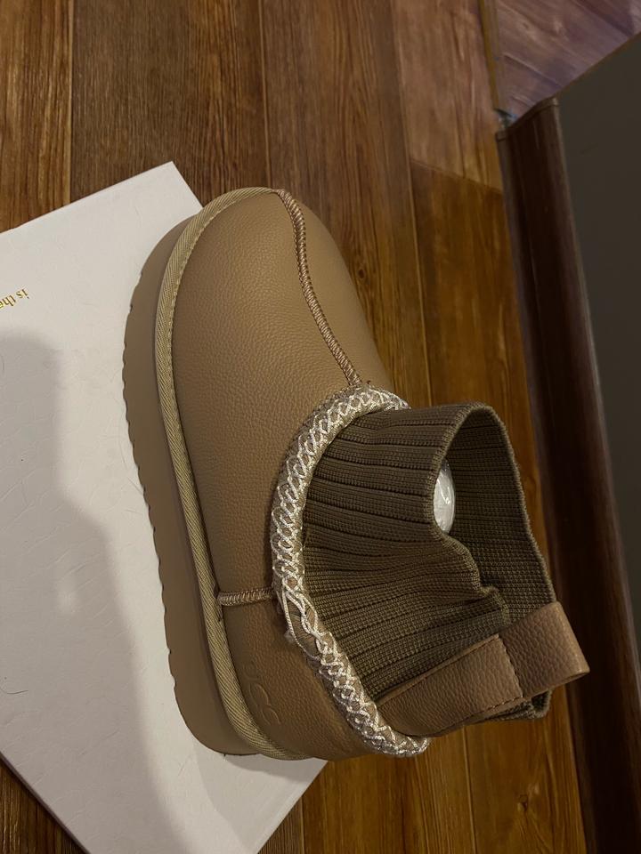 UGG