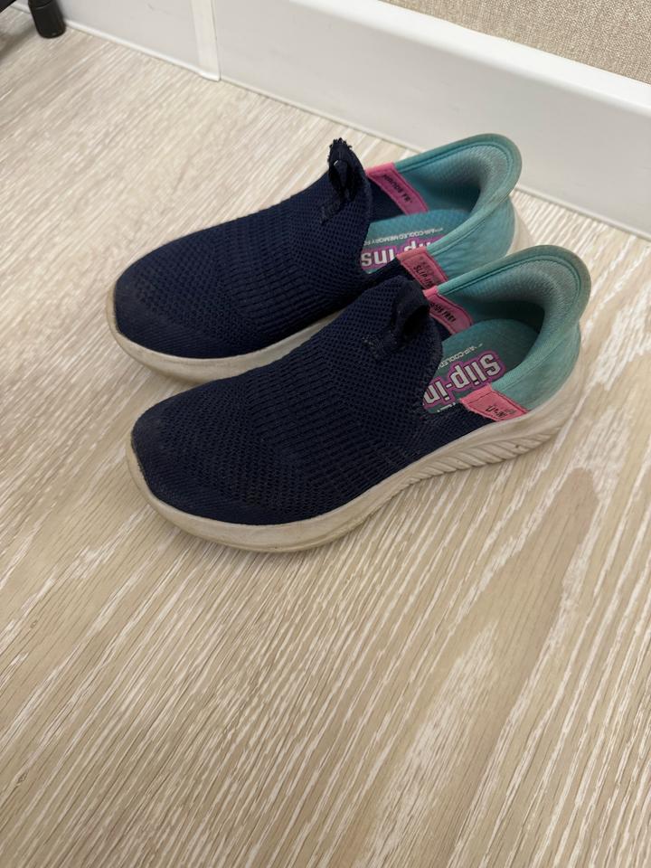 Skechers