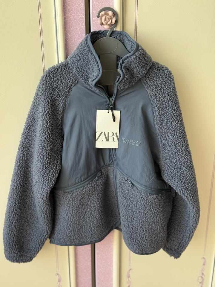 Куртка ZARA на 8-9 лет.