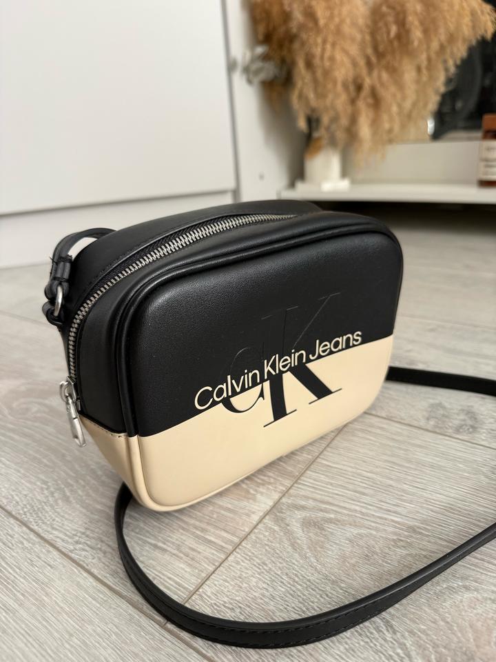 Сумка кросс-боди Calvin Klein Jeans