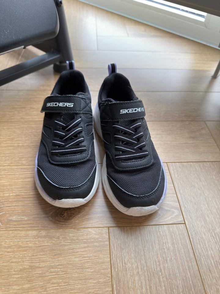 Skechers