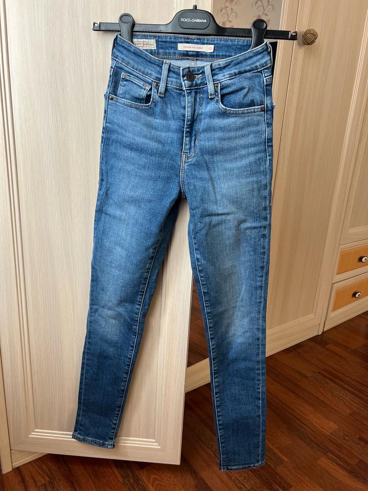 Levi's