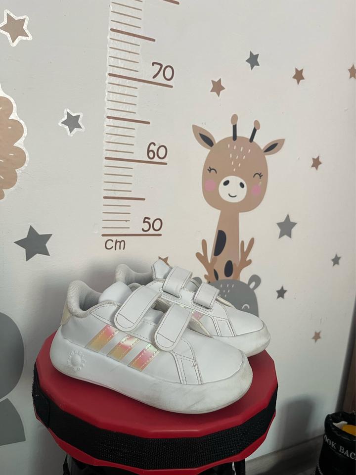 Кеды adidas для девочек
