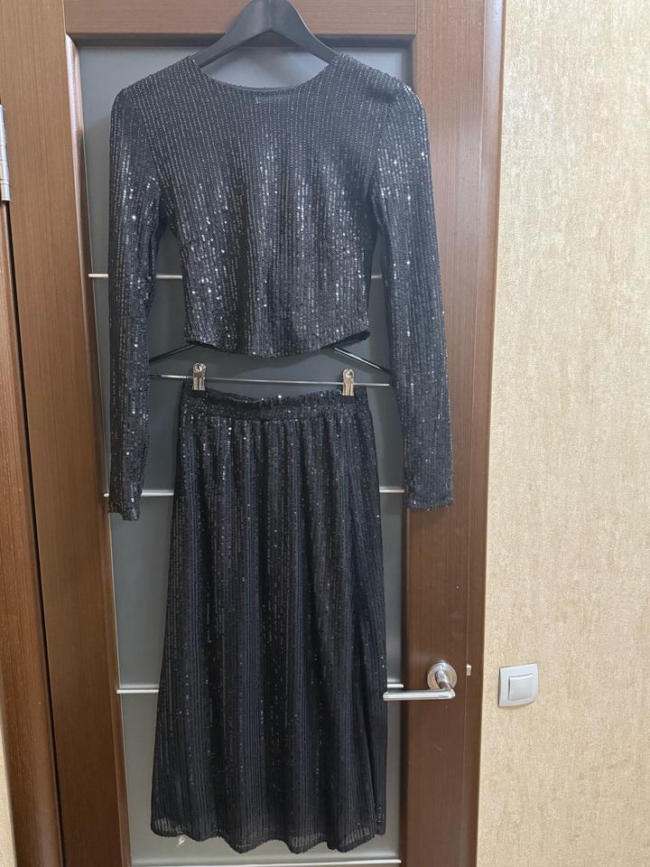 Костюм с пайетками