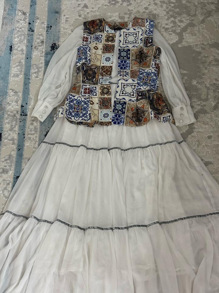 Платье с жилеткой