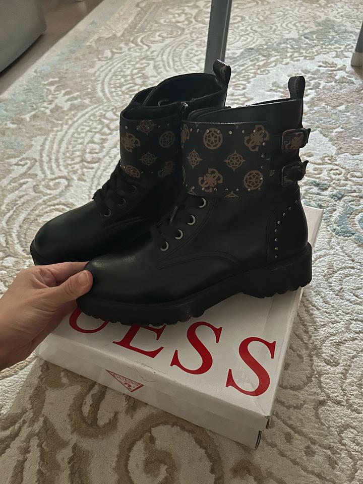Женские ботинки Guess