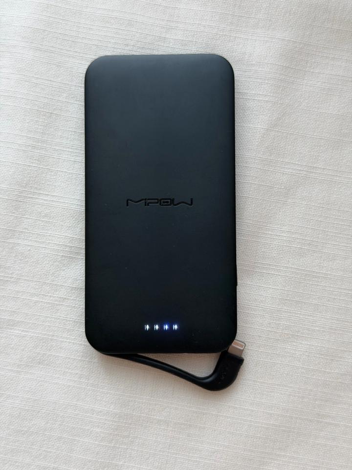MIPOW Power Bank 7000 mAh со встроенным Lightning для iPhone