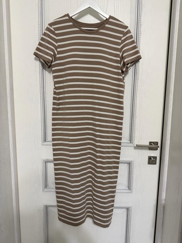 Платье Uniqlo Airism в полоску с чашками