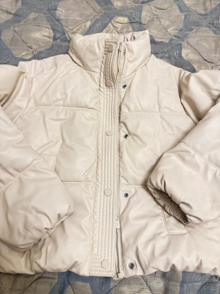 Бежевая кожаная теплая куртка Zara для девочки