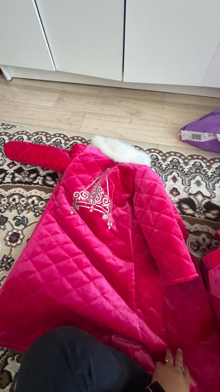 Детское пальто с меховым воротником