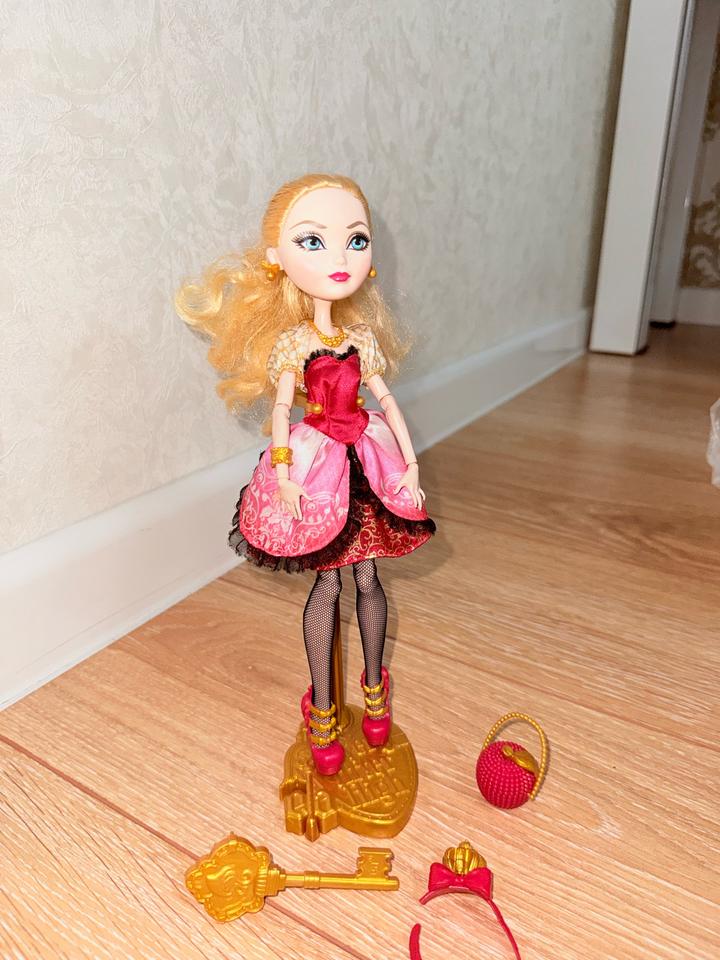 Кукла Ever After High Apple White (Эппл Уайт) из базовой коллекции First Chapter