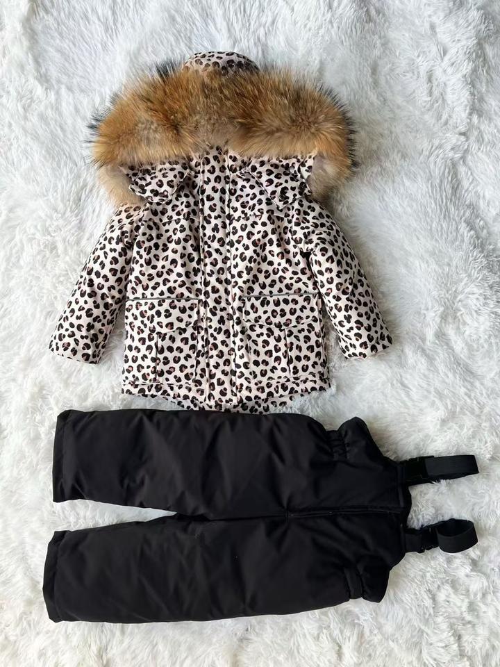 Moncler Зимний утепленный комбинезон для девочки