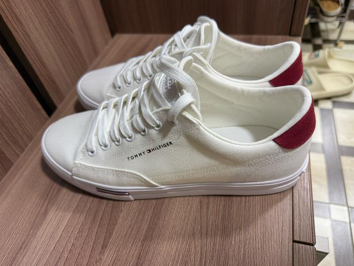 Tommy Hilfiger