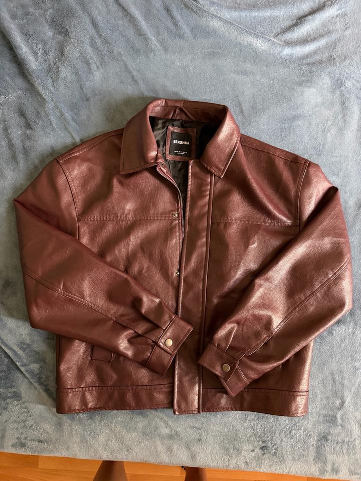 Коженка Bershka
