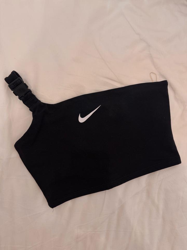 Топ Nike