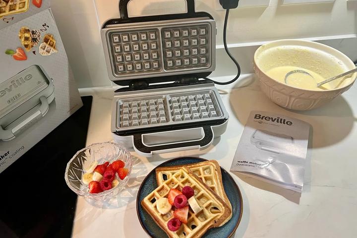 Вафельница Breville